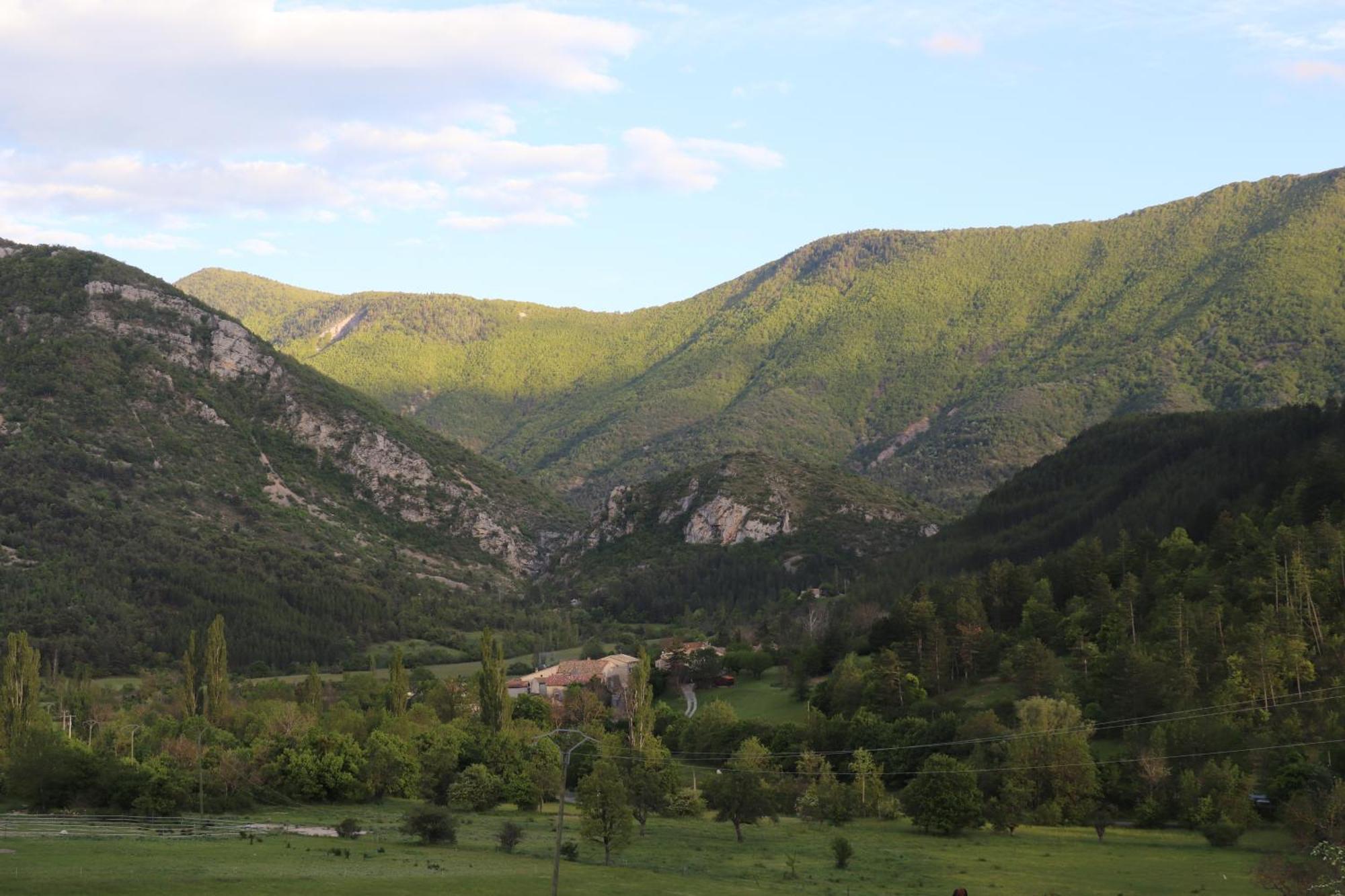 Gite En Haute Provence Montfroc Exterior foto